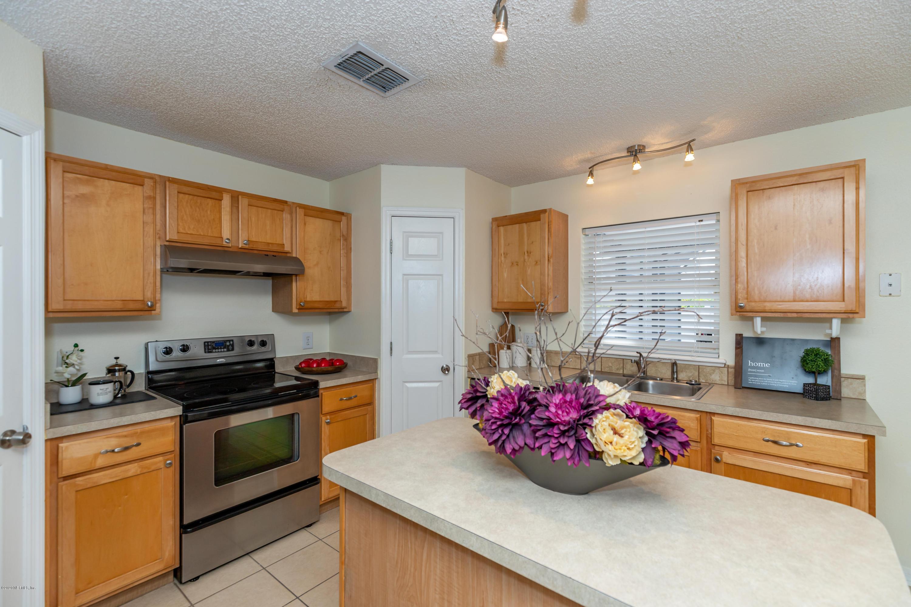 3063 Valkyrie Road Middleburg, FL 32068 - Photo 4 of 49 Kitchen