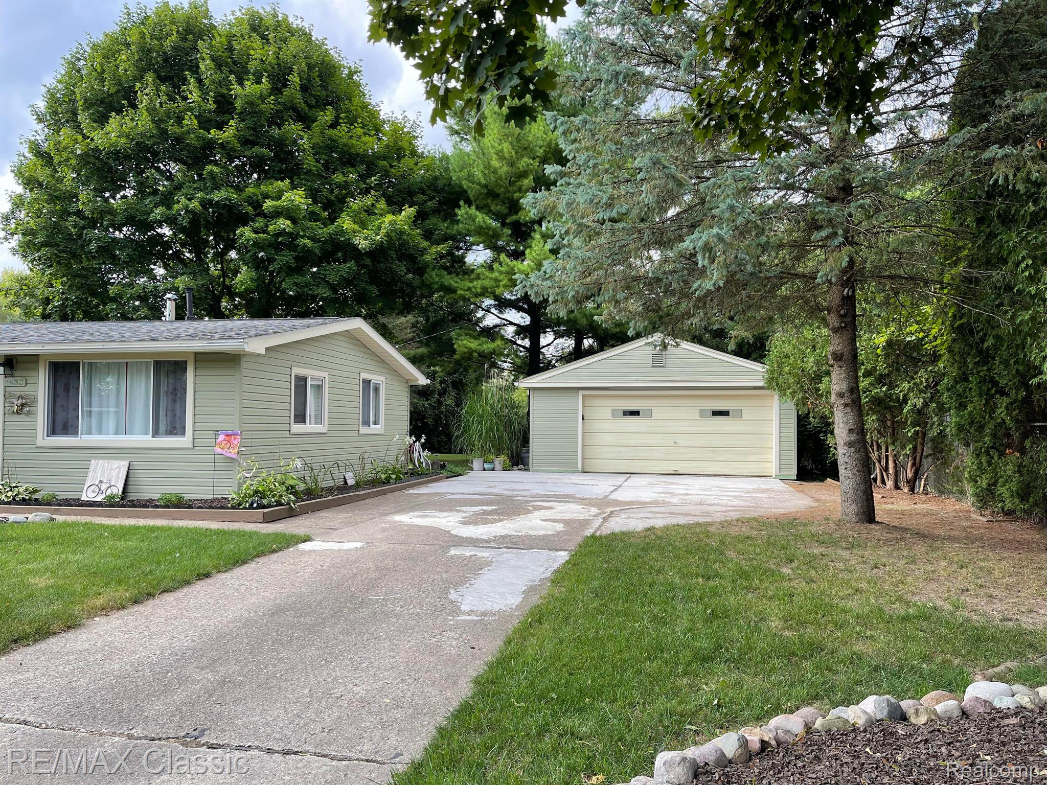1833 Scheifle Road Walled Lake, MI 48390 - Photo 24 of 31 Gallery Image 24