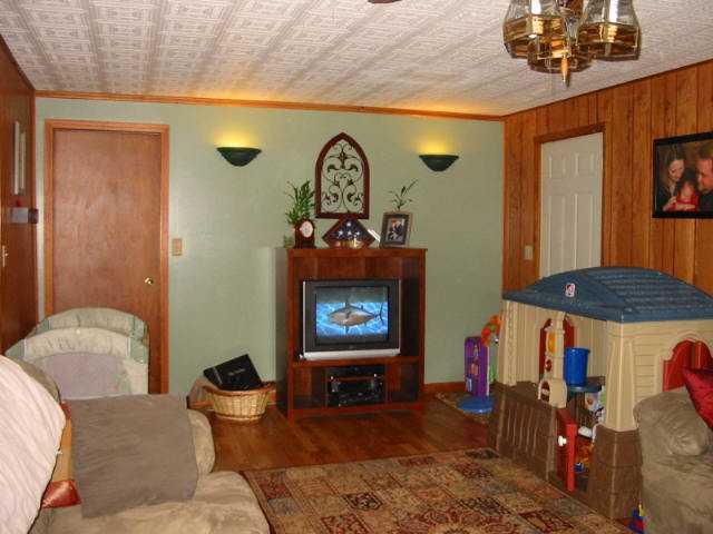 274 East Sinclair Street Rosedale, IN 47874 - Photo 4 of 11