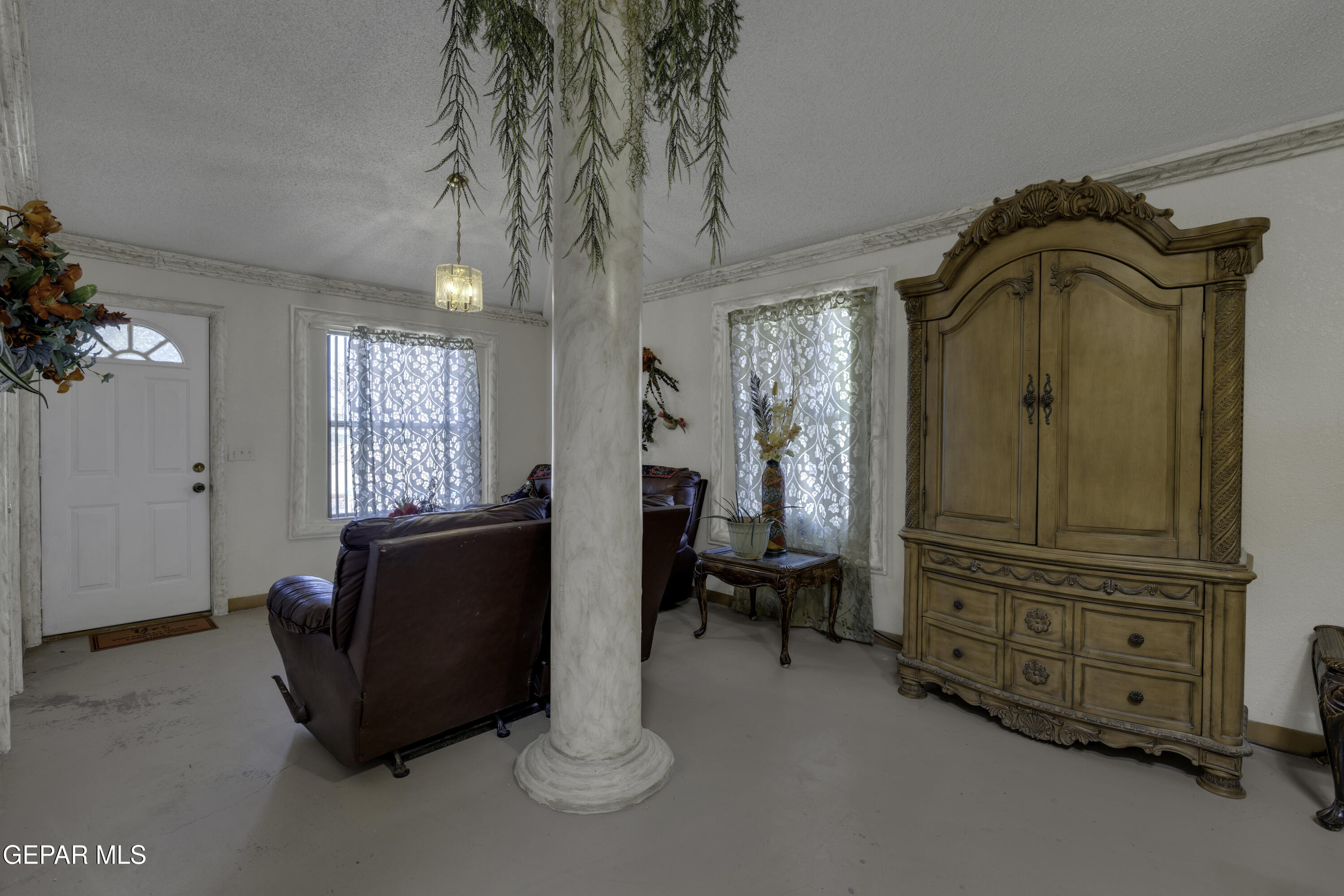15931 Harrison Road El Paso, TX 79928 - Photo 13 of 83 a living room with furniture and a window