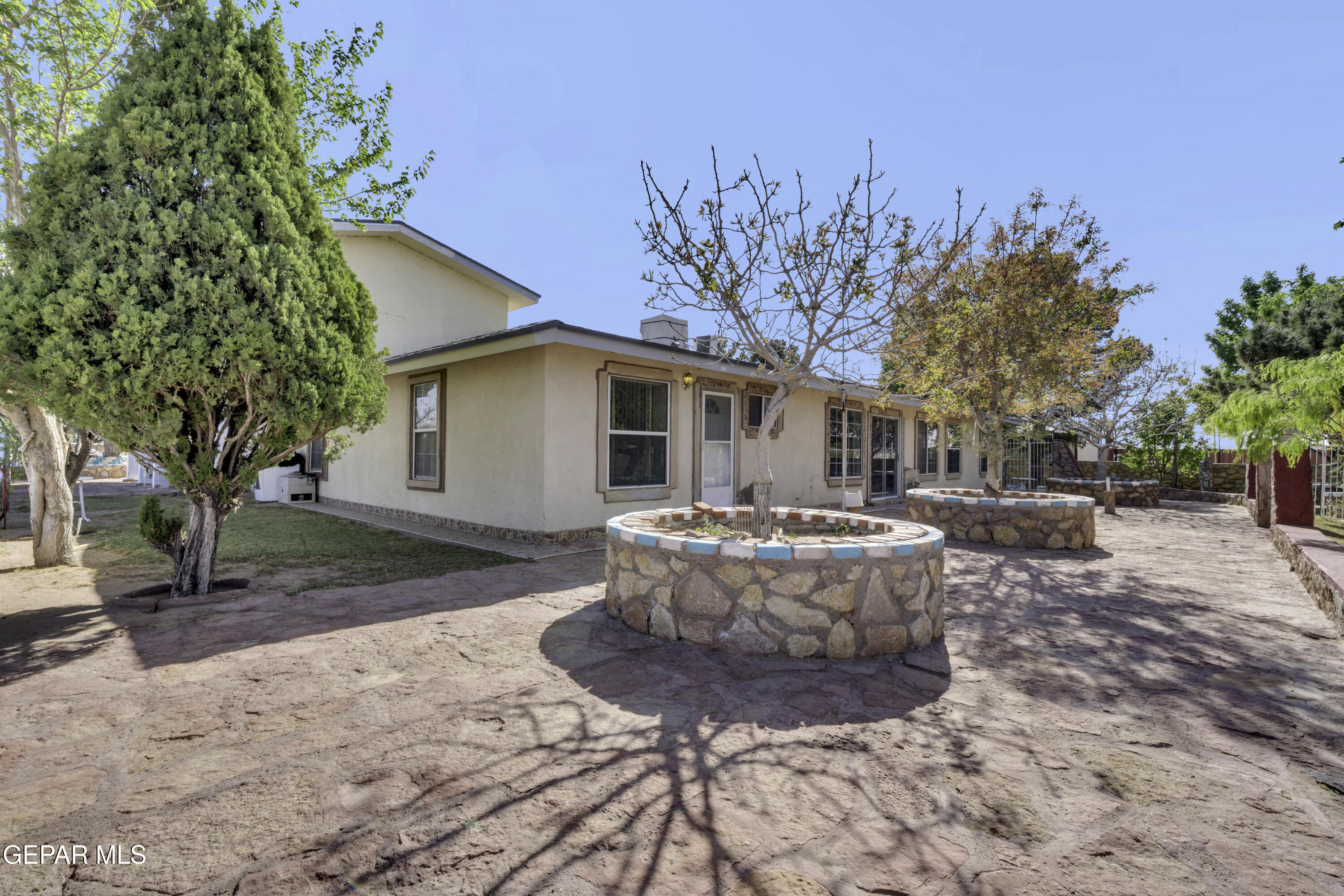 15931 Harrison Road El Paso, TX 79928 - Photo 19 of 83 a view of a backyard with table and chairs potted plants and large tree