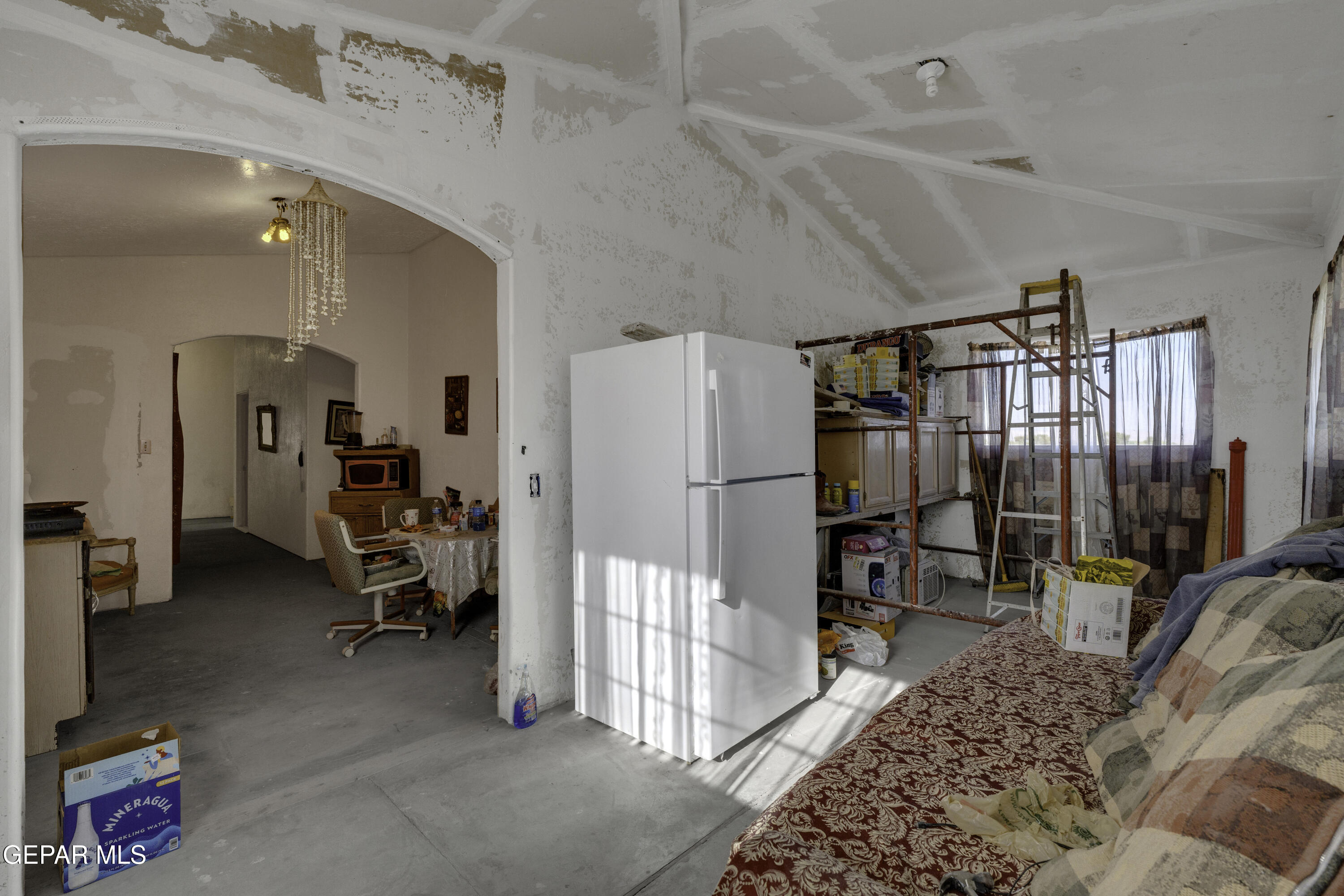 15931 Harrison Road El Paso, TX 79928 - Photo 58 of 83 a view of a livingroom with furniture and a livingroom