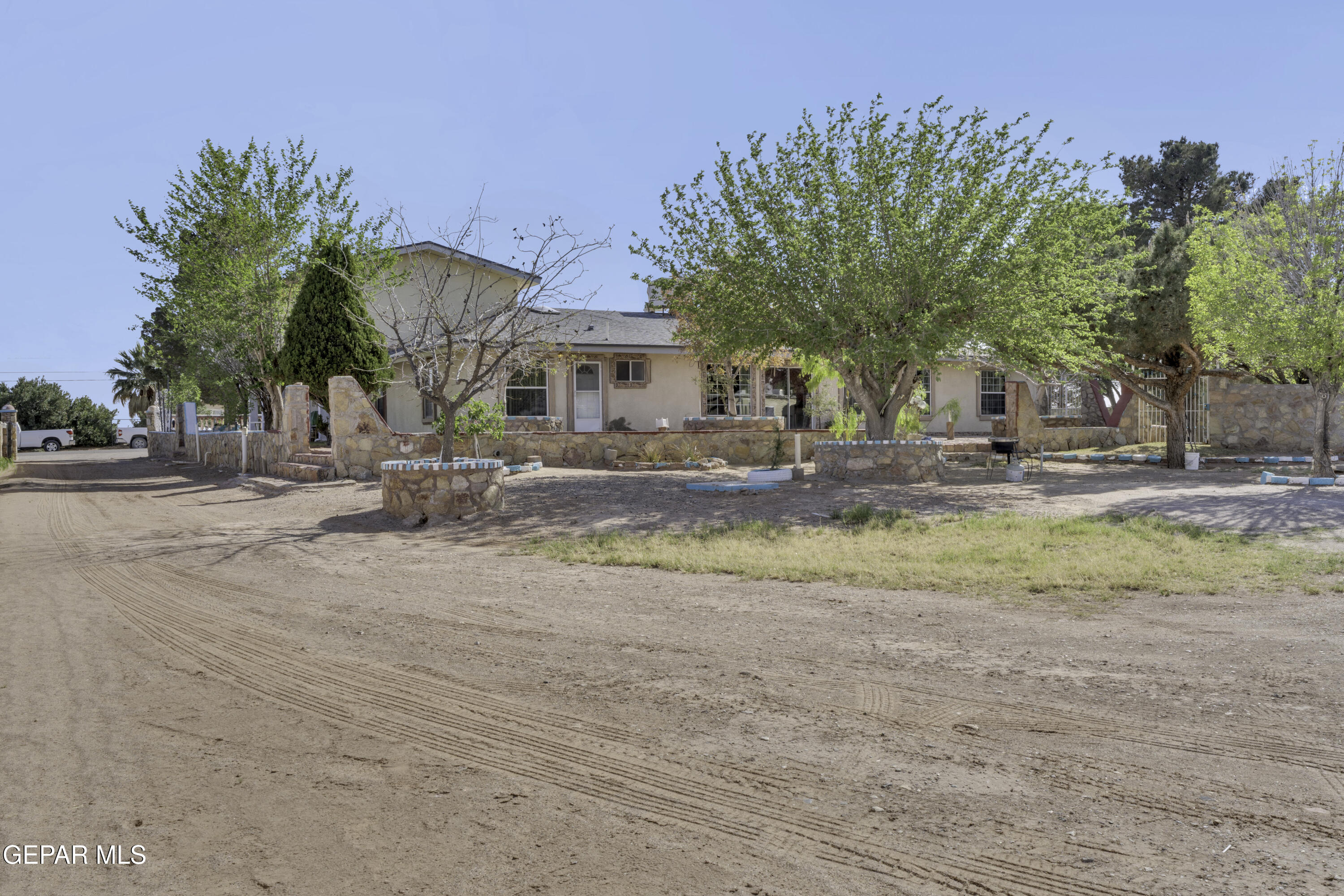 15931 Harrison Road El Paso, TX 79928 - Photo 71 of 83 a house with palm tree in front of it
