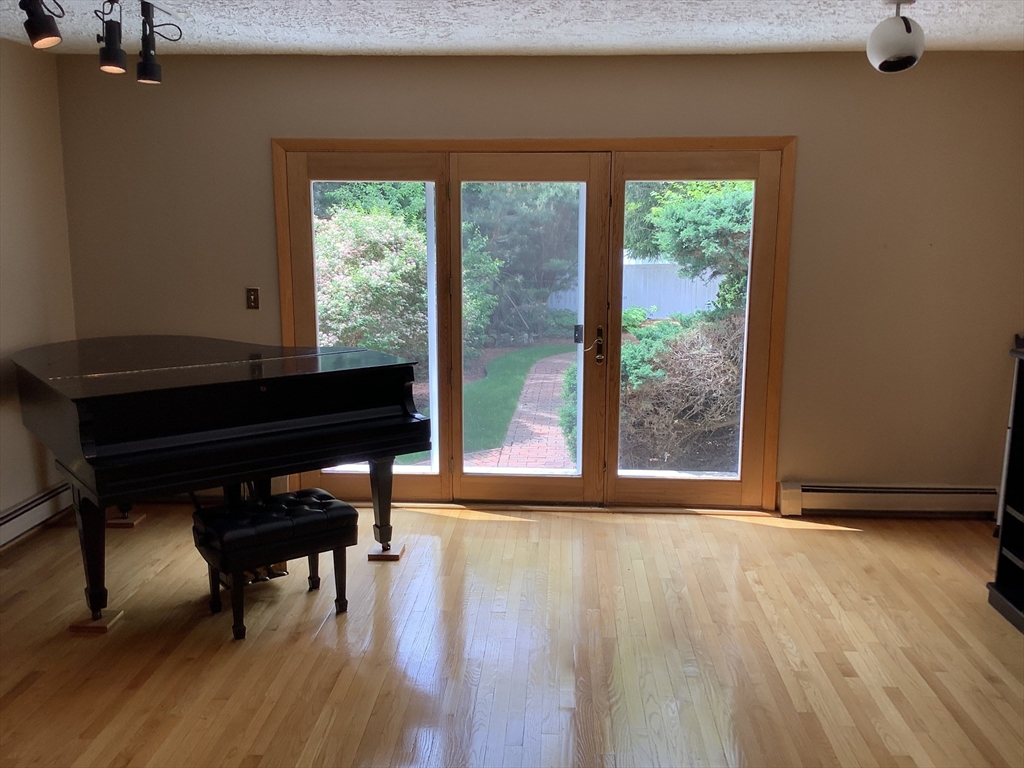 14 Midland Road Lynnfield, MA 01940 - Photo 5 of 18 Gallery Image 5