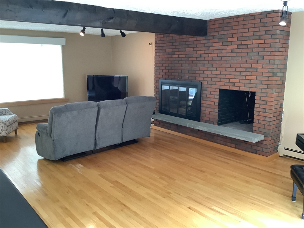 14 Midland Road Lynnfield, MA 01940 - Photo 6 of 18 Gallery Image 6