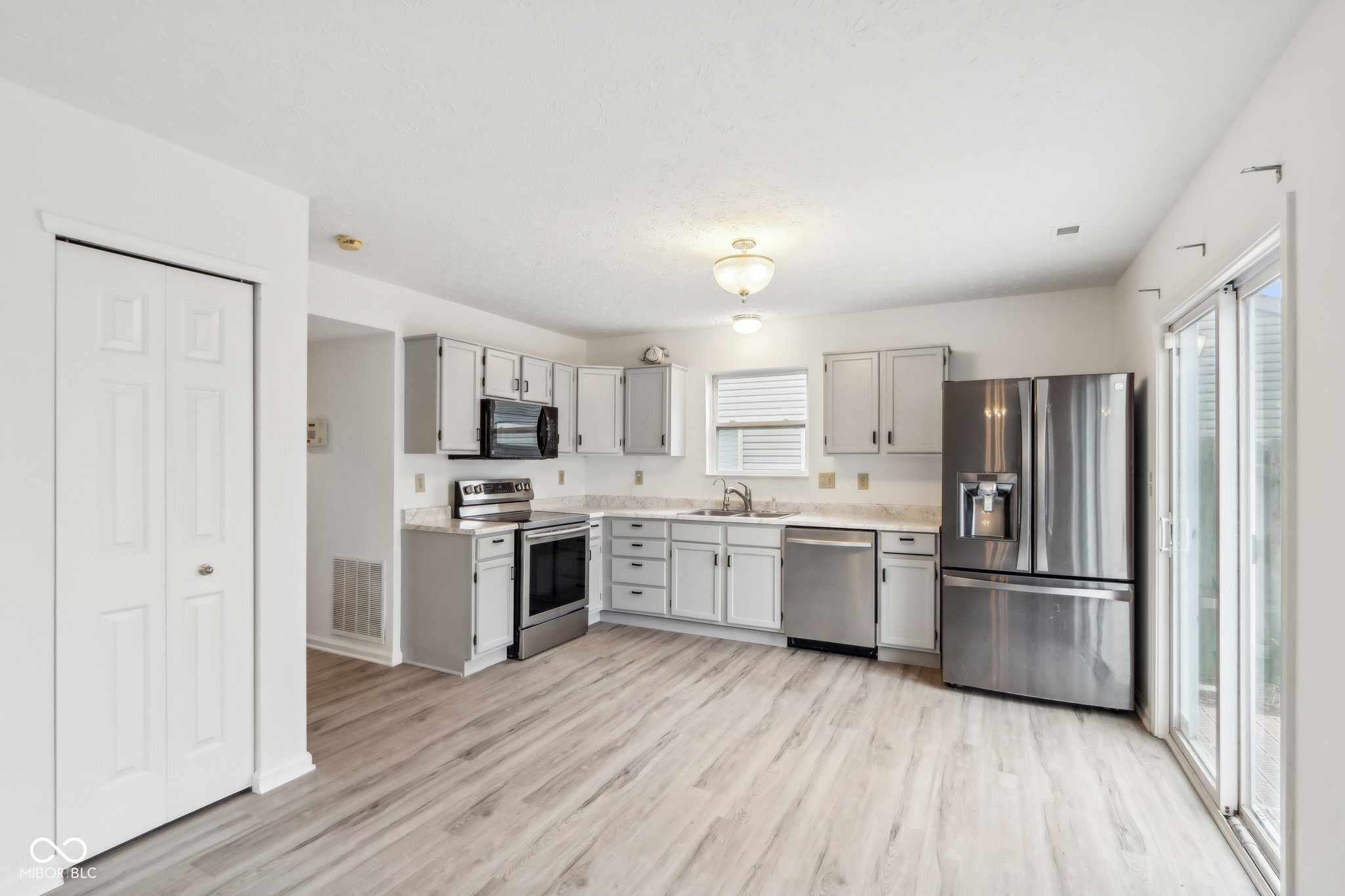 5344 Arbor Creek Drive Indianapolis, IN 46254 - Photo 13 of 48