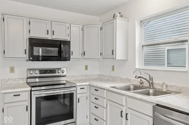 $2,300 | 5344 Arbor Creek Drive, Indianapolis, IN 46254