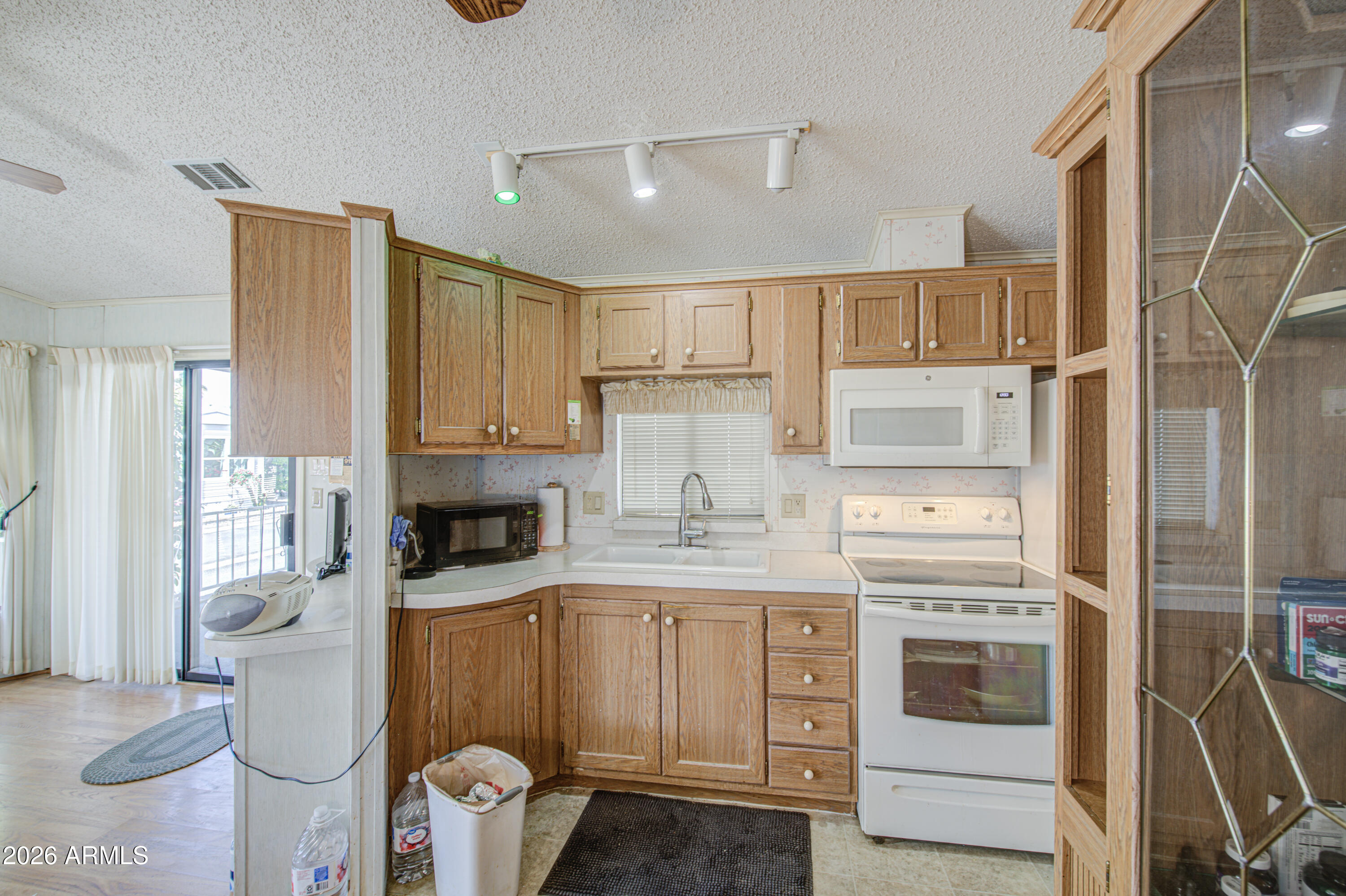 111 South Greenfield Road, Unit 747 Mesa, AZ 85206 - Photo 12 of 23 a kitchen with a stove cabinets and a refrigerator