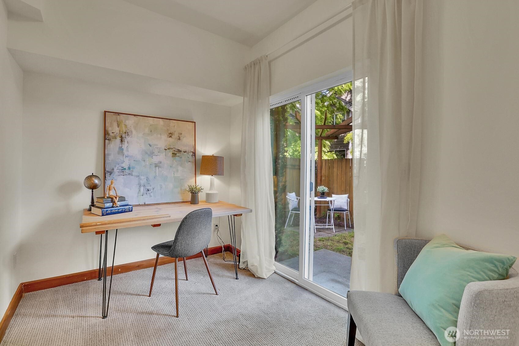 9236 Interlake Avenue North, Unit B Seattle, WA 98103 - Photo 15 of 20