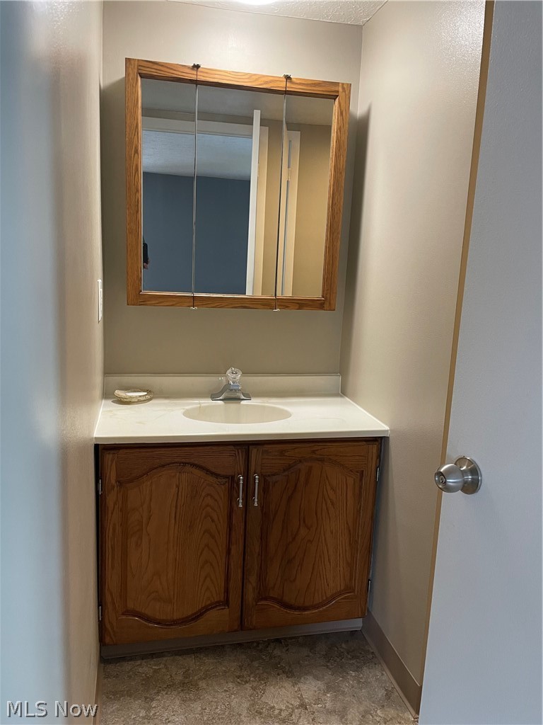 29317 Oakdale Road Willowick, OH 44095 - Photo 15 of 33