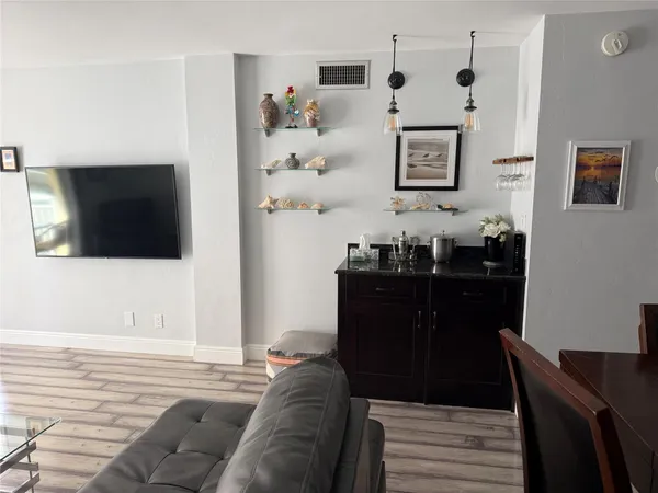$2,500 | 1161 Hillsboro Mile, Unit 305, Hillsboro Beach, FL 33064