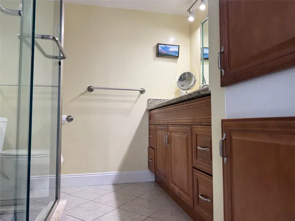 $2,500 | 1161 Hillsboro Mile, Unit 305, Hillsboro Beach, FL 33064