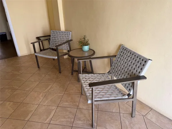 $2,500 | 1161 Hillsboro Mile, Unit 305, Hillsboro Beach, FL 33064