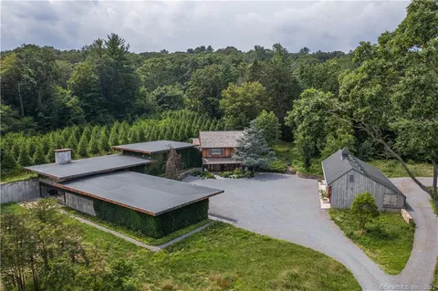 $3,500,000 | 4 Good Hill Road, Weston, CT 06883