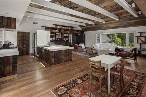 $3,500,000 | 4 Good Hill Road, Weston, CT 06883