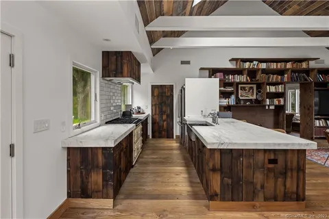 $3,500,000 | 4 Good Hill Road, Weston, CT 06883