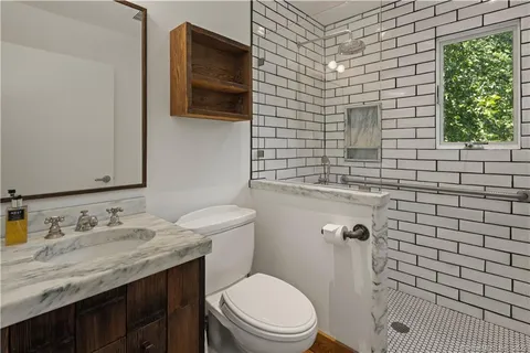 $3,500,000 | 4 Good Hill Road, Weston, CT 06883