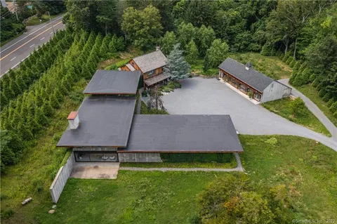 a view of a dinning table and chairs in the patio