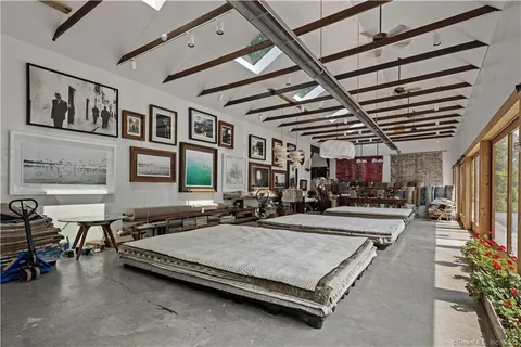 $3,500,000 | 4 Good Hill Road, Weston, CT 06883