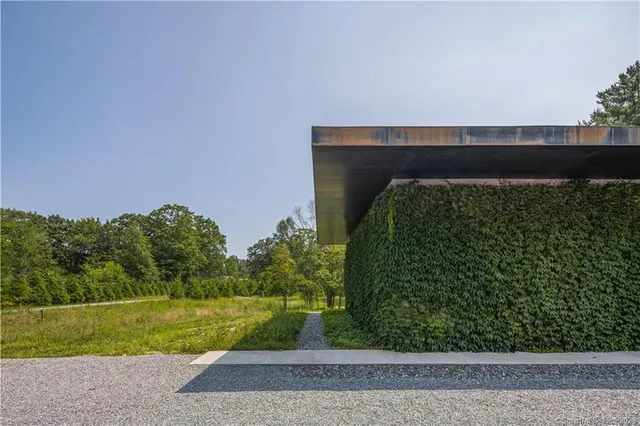 $3,500,000 | 4 Good Hill Road, Weston, CT 06883