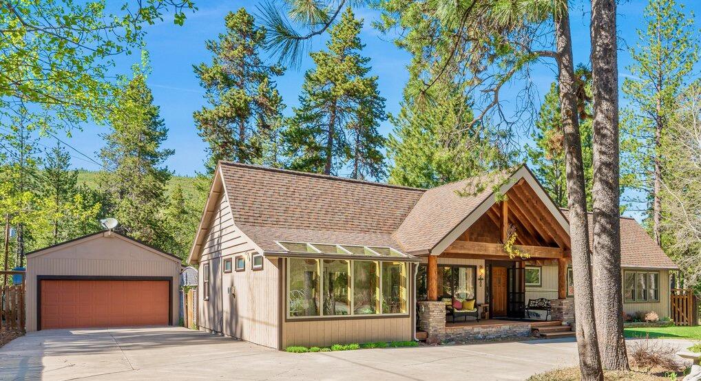 16390 Skyliners Road Bend, OR 97703 - Photo 4 of 43 Front