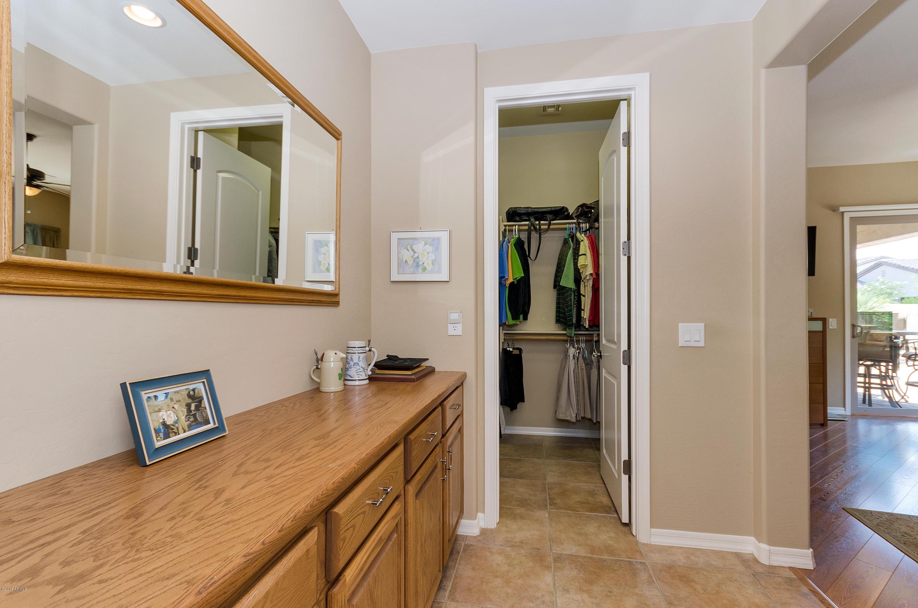 4505 East Rakestraw Lane Gilbert, AZ 85298 - Photo 12 of 39 virtual-tour-155933-12