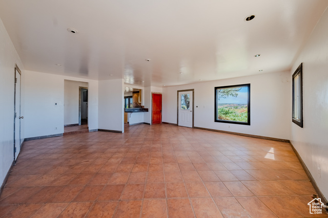 6178 East Zion Road Kanab, UT 84741 - Photo 17 of 48 Unfurnished living room featuring baseboards and recessed lighting