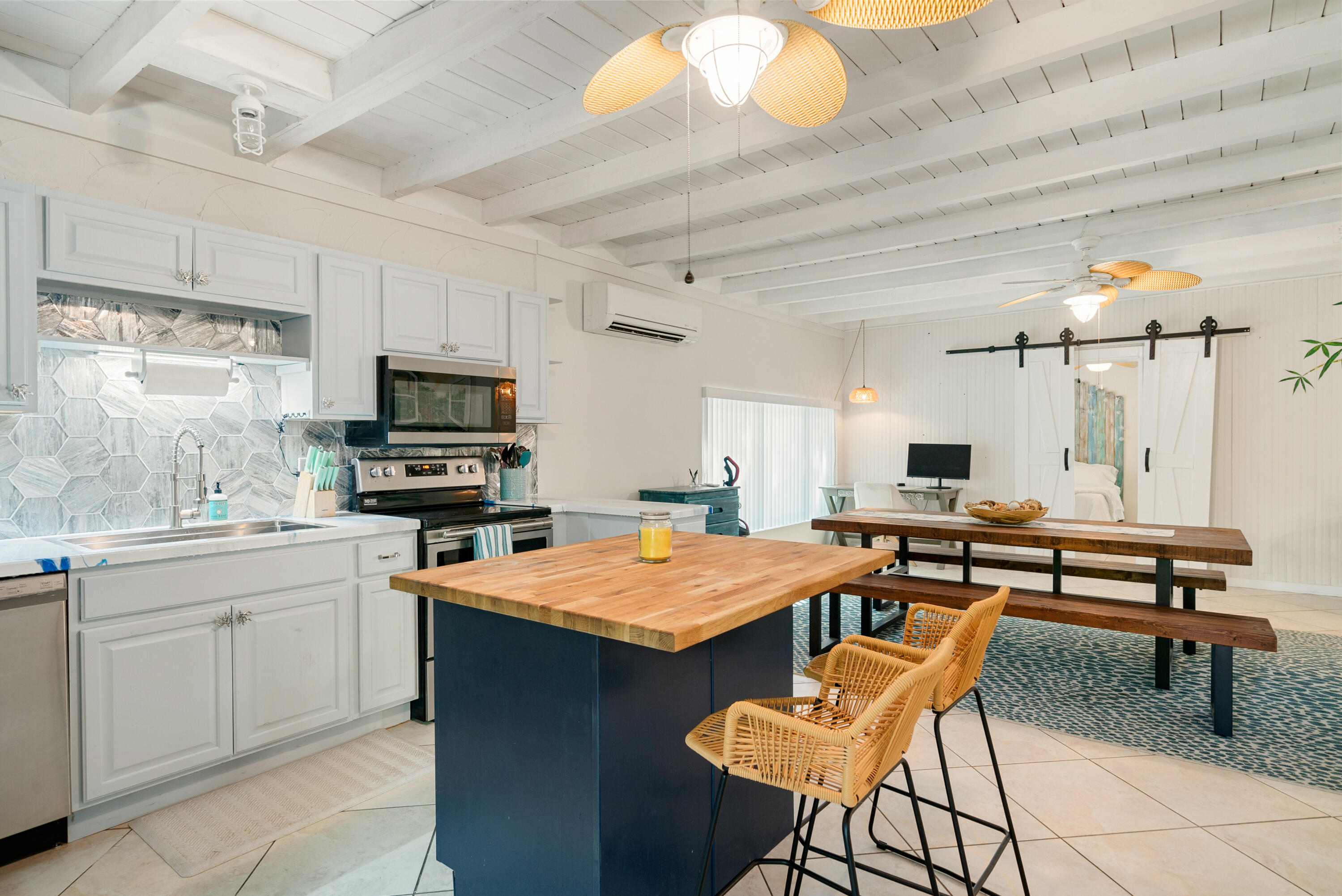 23 Seagate Boulevard Key Largo, FL 33037 - Photo 3 of 41 Tastefully updated