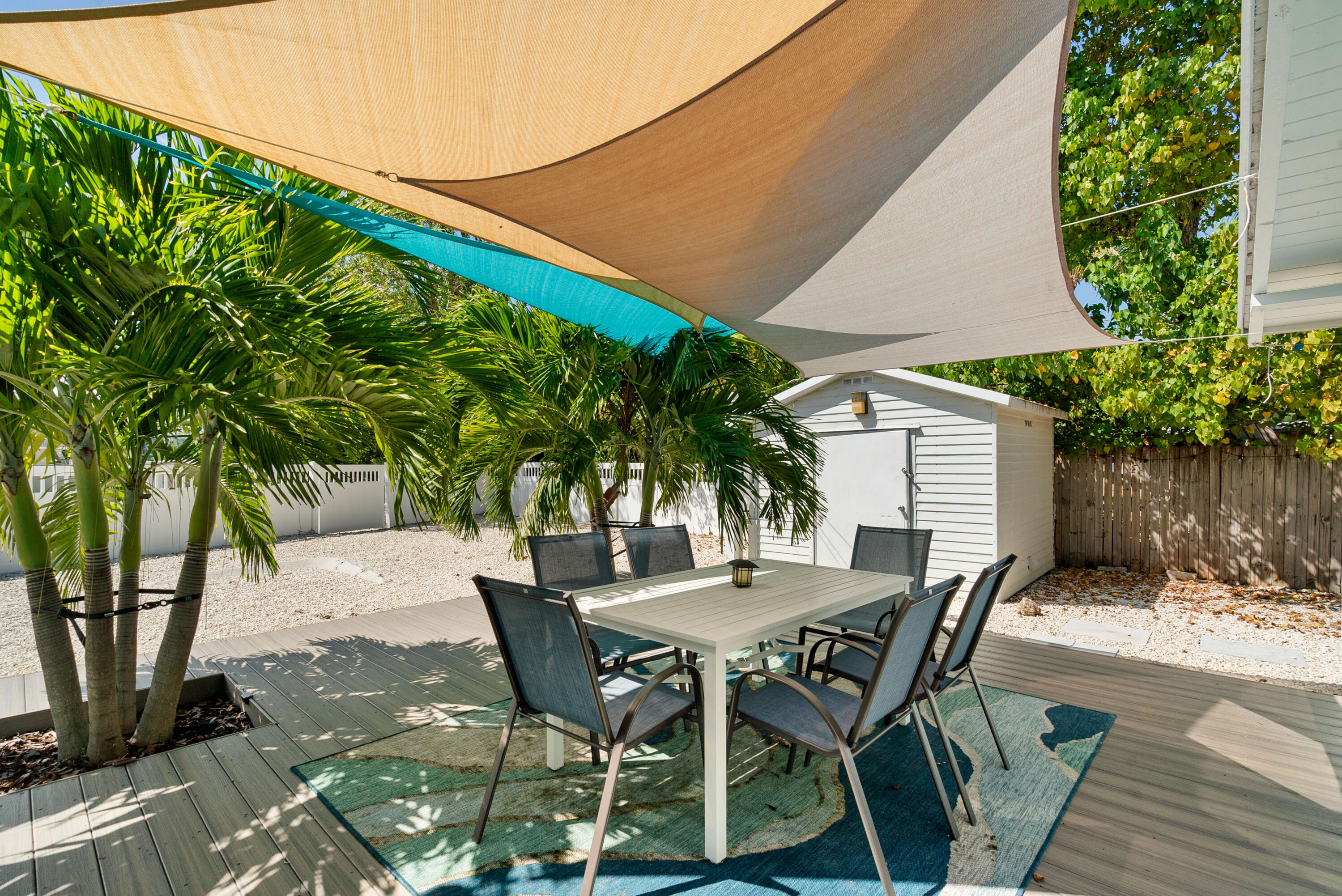23 Seagate Boulevard Key Largo, FL 33037 - Photo 31 of 41 Outdoor dining area
