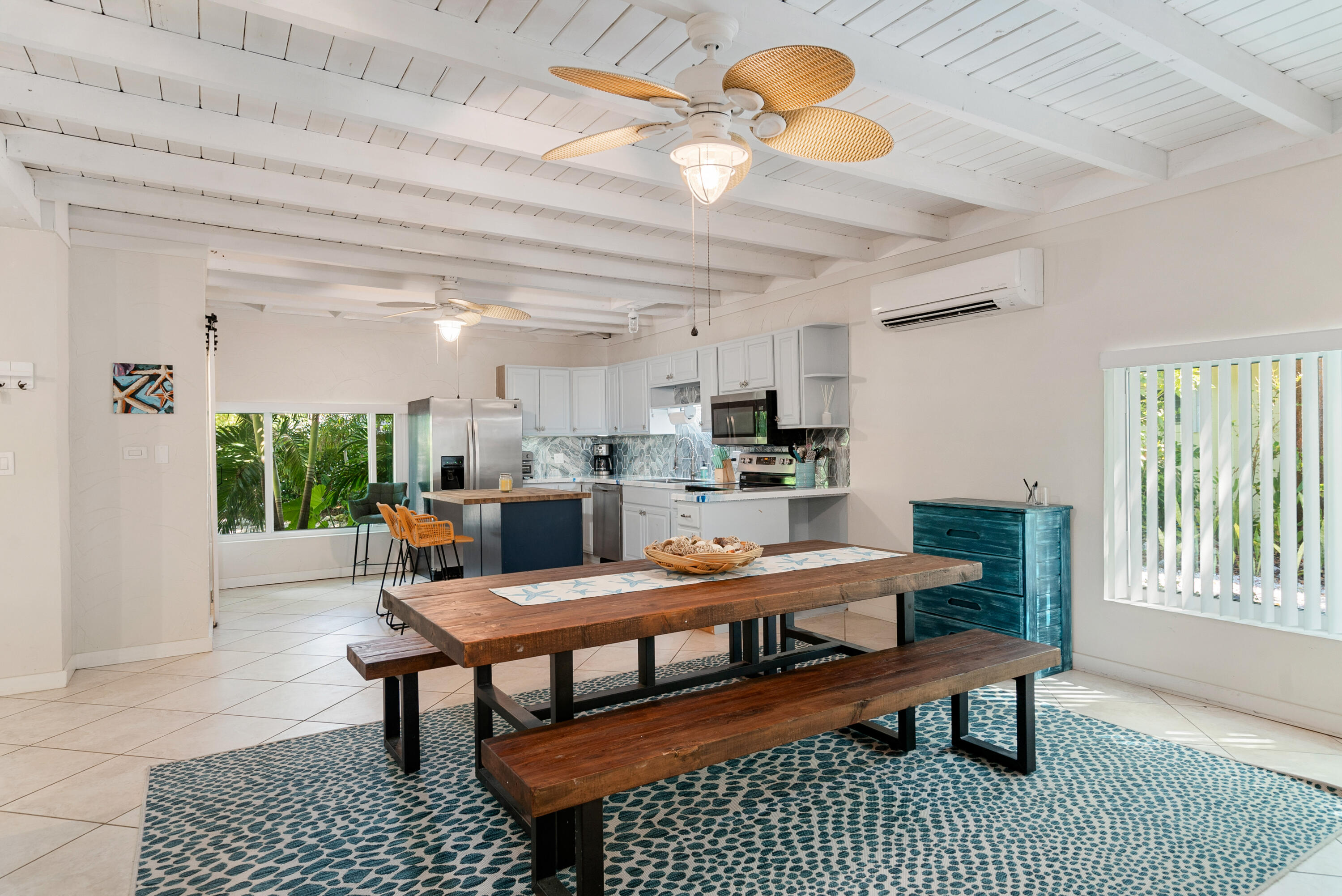 23 Seagate Boulevard Key Largo, FL 33037 - Photo 6 of 41 Kitchen and dining room