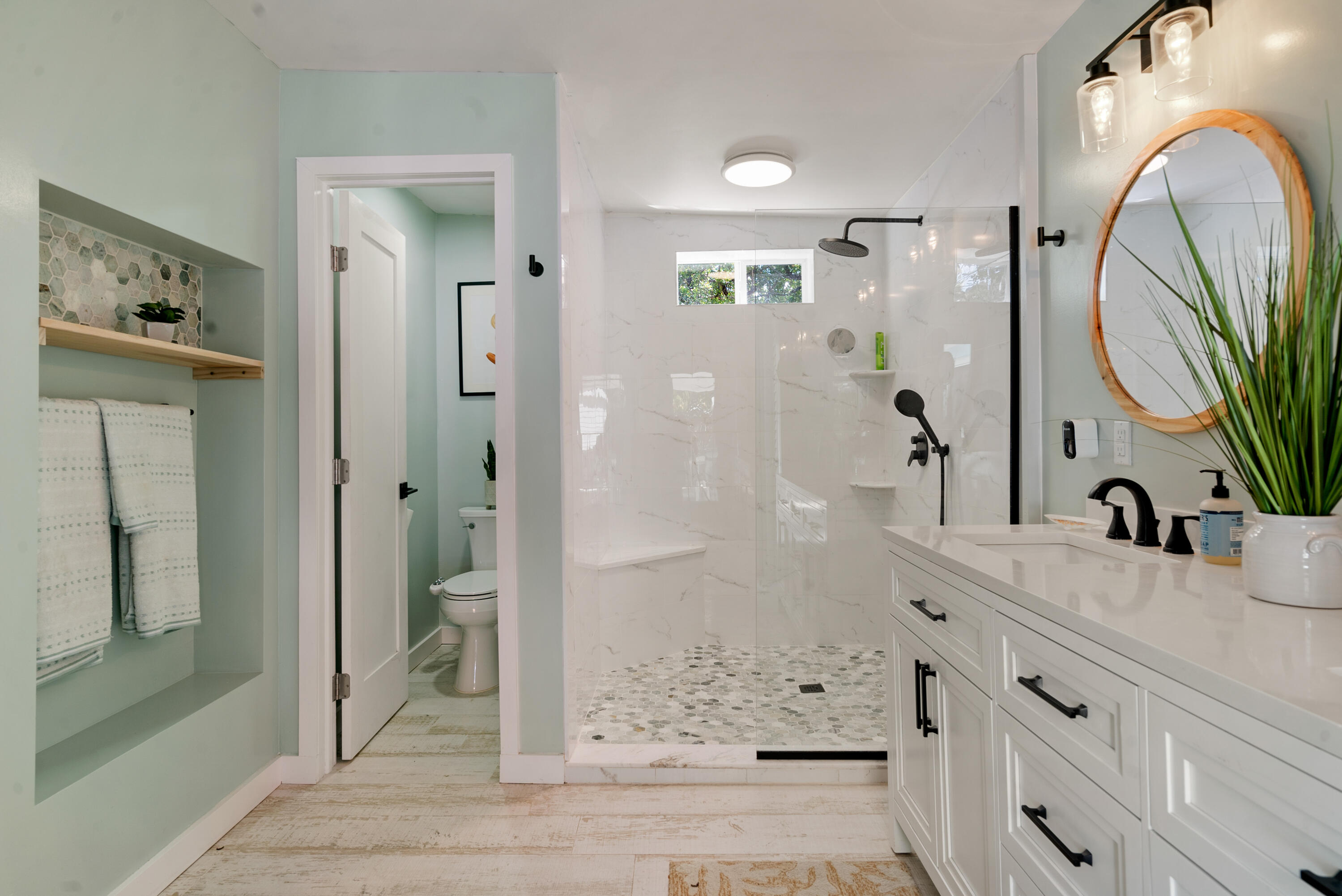 23 Seagate Boulevard Key Largo, FL 33037 - Photo 10 of 41 Large shower