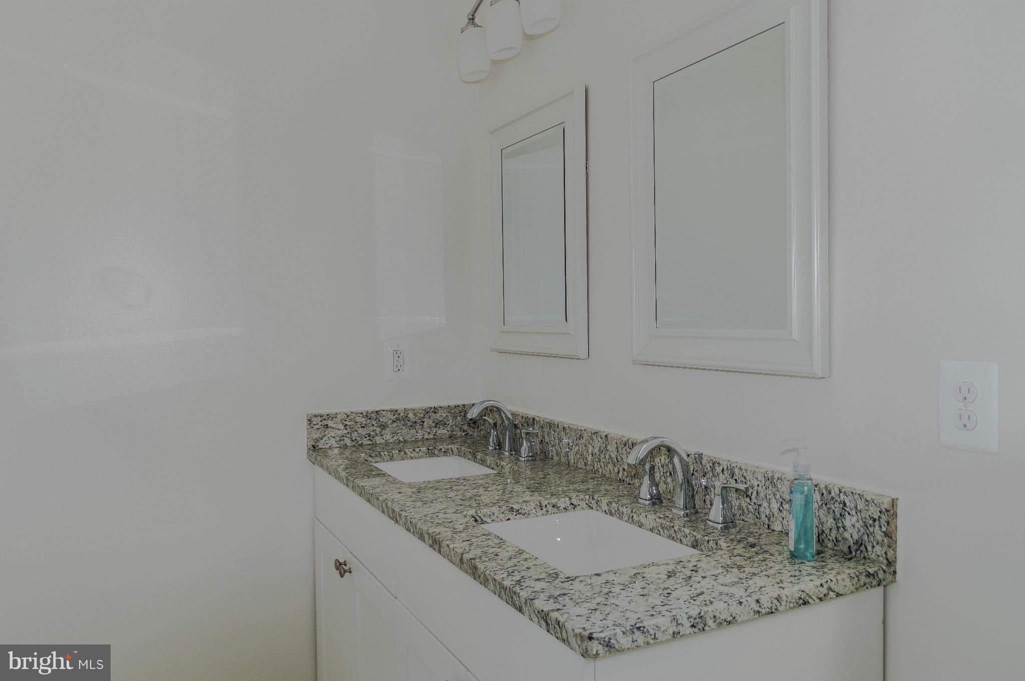 925 Oakleigh Beach Road Baltimore, MD 21222 - Photo 15 of 26 Bath (Master)