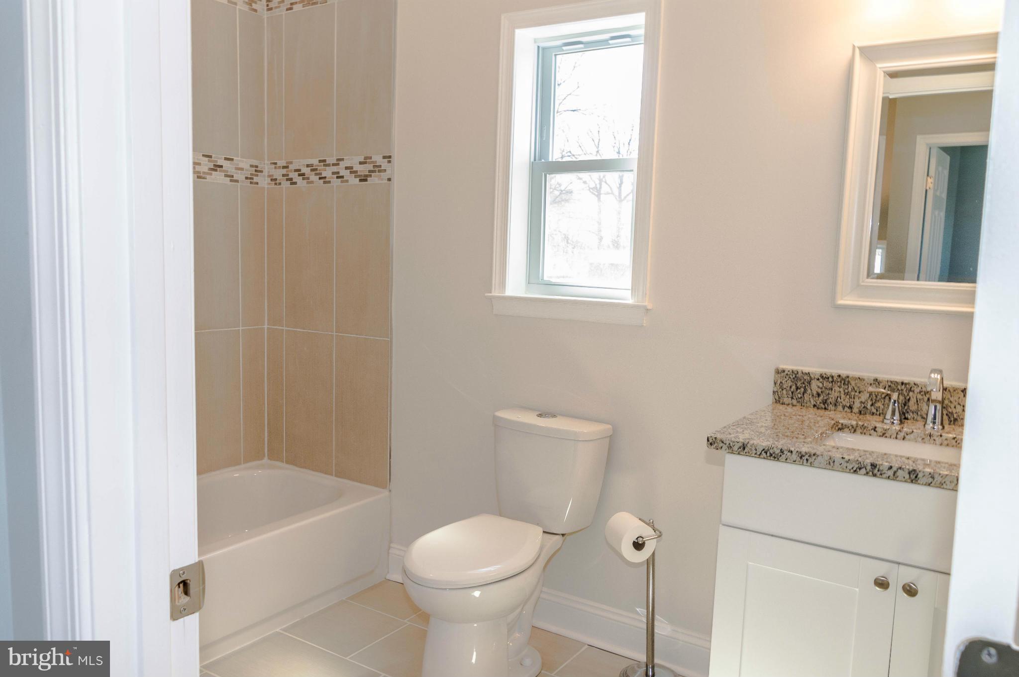 925 Oakleigh Beach Road Baltimore, MD 21222 - Photo 19 of 26 Bath