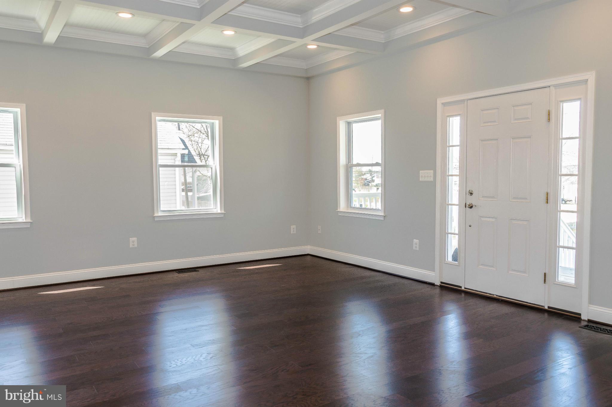 925 Oakleigh Beach Road Baltimore, MD 21222 - Photo 6 of 26 Living Room