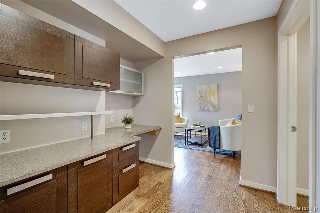 711 Rivenoak Street Birmingham, MI 48009 - Photo 8 of 58 dsc03466-dsc03468.jpg