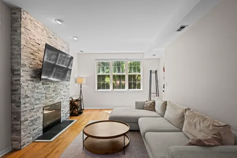 $400,000 | 2710 West Haddon Avenue, Unit 2, Chicago, IL 60622