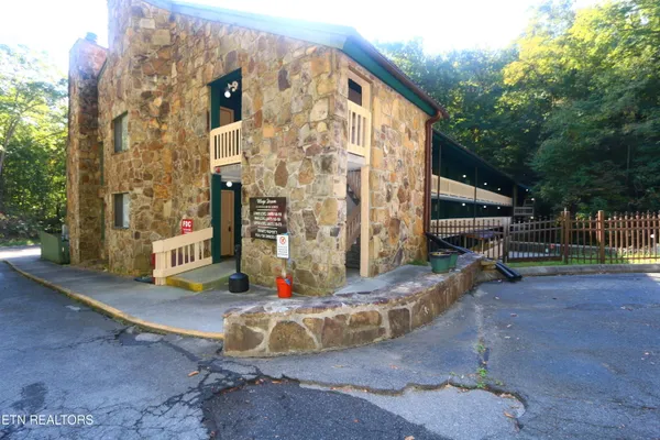$199,900 | 1435 Wiley Oakley Drive, Unit 158, Gatlinburg, TN 37738