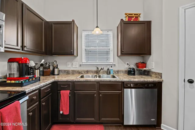 $2,050 | 211 Lynden Lane, New Bern, NC 28560