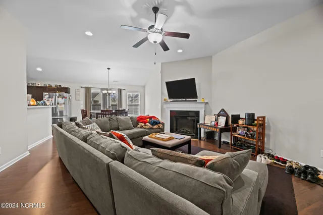 $2,050 | 211 Lynden Lane, New Bern, NC 28560