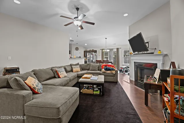 $2,050 | 211 Lynden Lane, New Bern, NC 28560