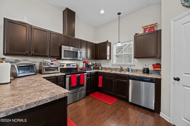 $2,050 | 211 Lynden Lane, New Bern, NC 28560