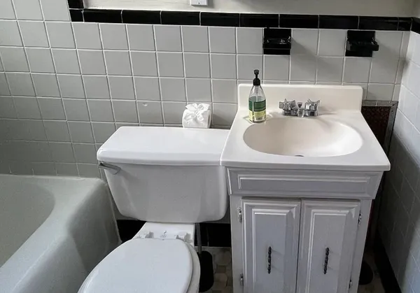 $2,800 | 1056 Beacon Street, Unit 15, Brookline, MA 02446