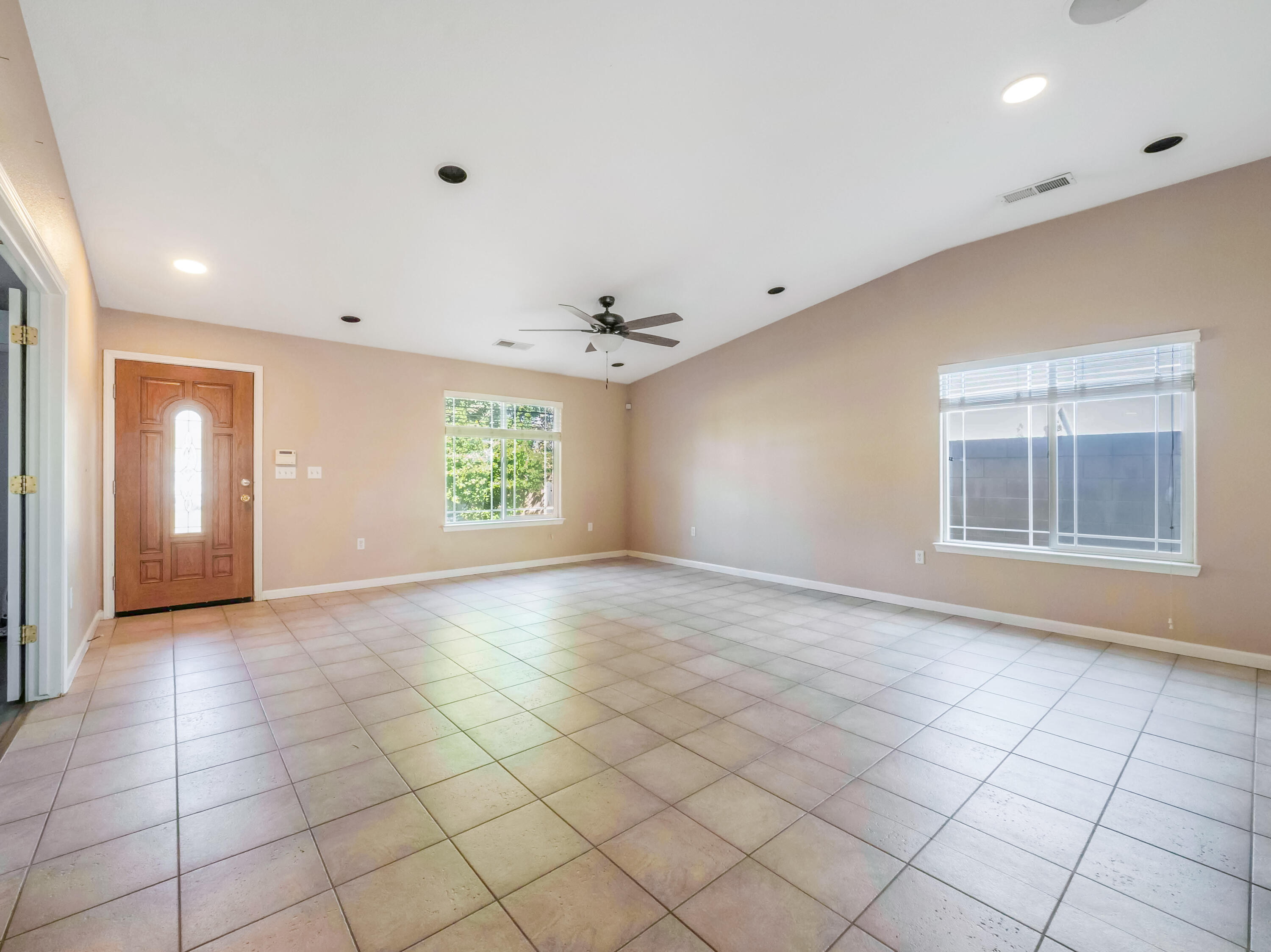 697 Leta Mae Court Exeter, CA 93221 - Photo 3 of 33 Great Room