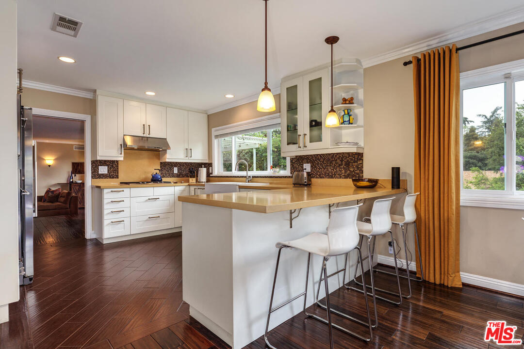 70 Club Road Pasadena, CA 91105 - Photo 12 of 37