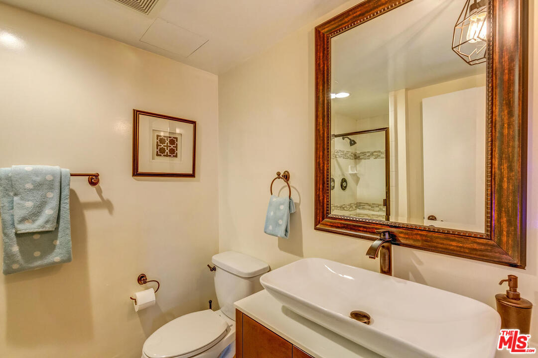 70 Club Road Pasadena, CA 91105 - Photo 16 of 37