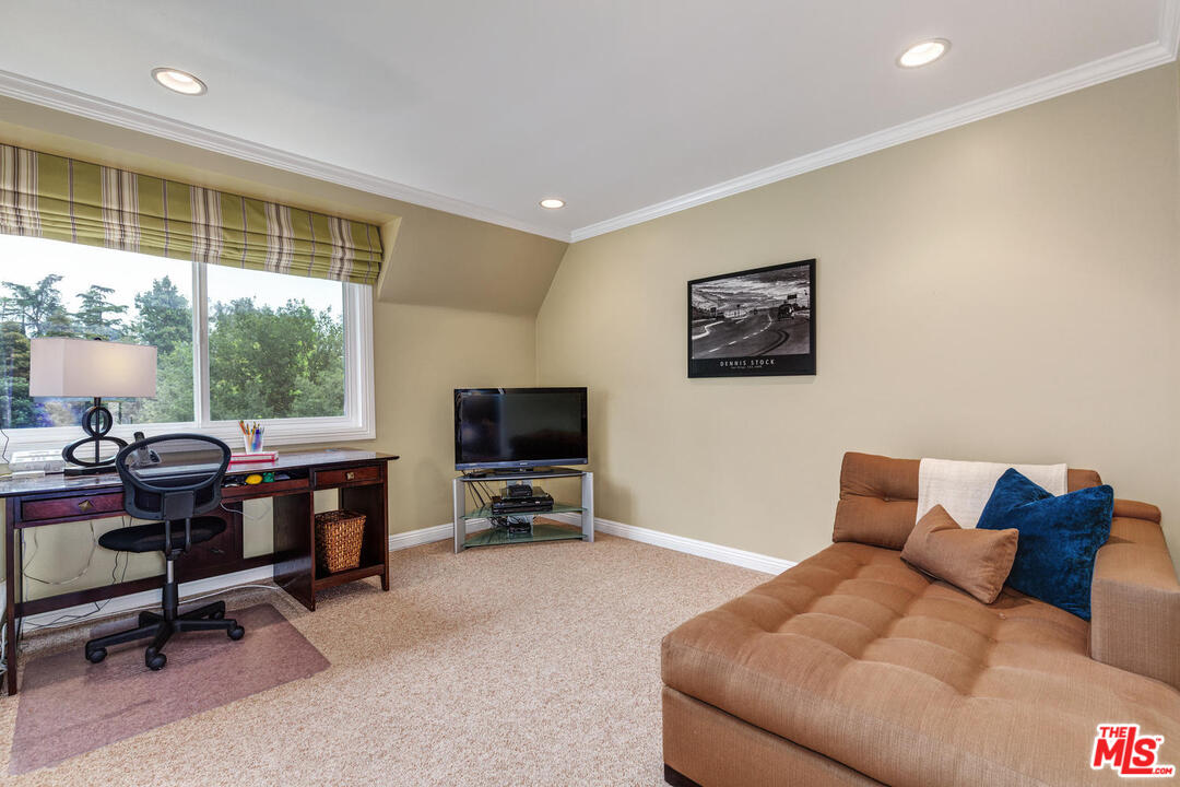 70 Club Road Pasadena, CA 91105 - Photo 24 of 37