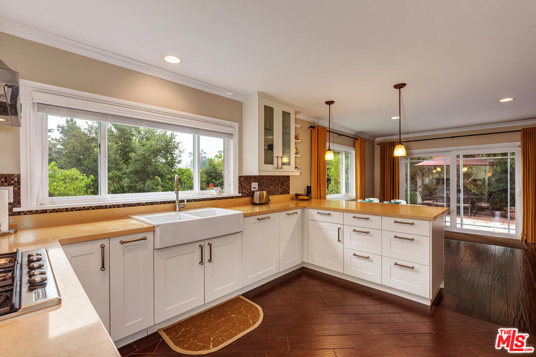 70 Club Road Pasadena, CA 91105 - Photo 10 of 37