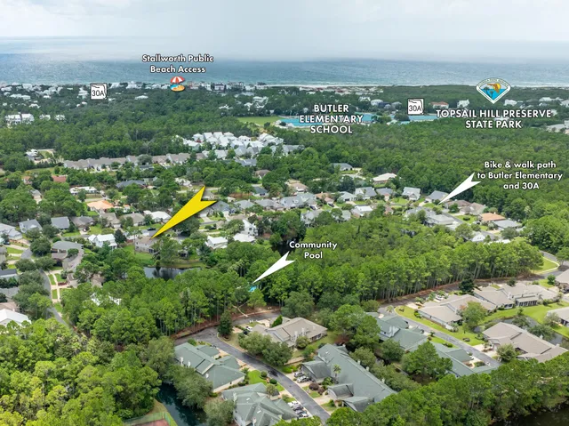 a view of a house with backyard and trees