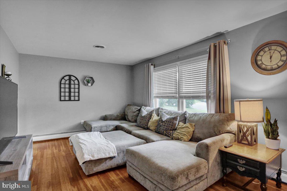 203 Beverly Avenue Reading, PA 19607 - Photo 3 of 26