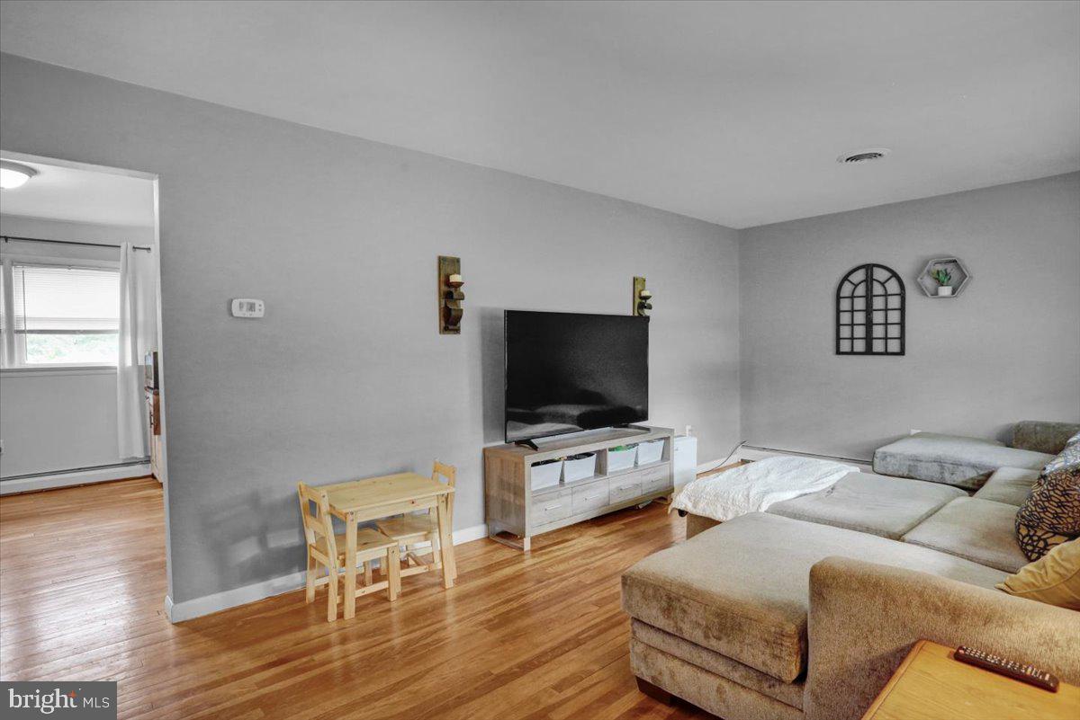 203 Beverly Avenue Reading, PA 19607 - Photo 4 of 26